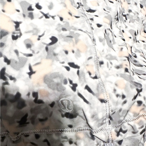 Lululemon Lightened Up Pullover Not So Petite Fleur Silver Spoon/Ambient Grey 6 - Picture 15 of 16